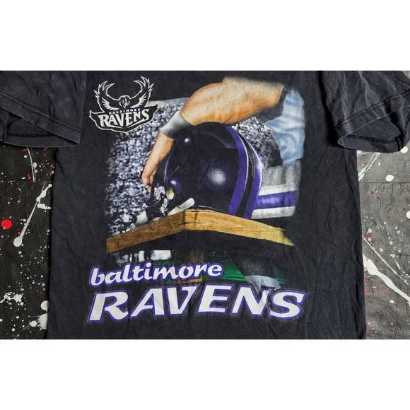 Vintage Baltimore Ravens men's distressed NFL spell-out graphic promo tee size M - Picture 2 of 7